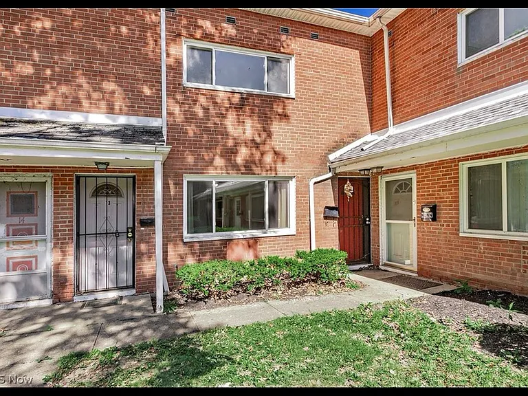 23673 Banbury Cir #B — Photo 12