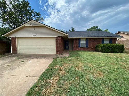 1001 E Knapp Ave Photo 1