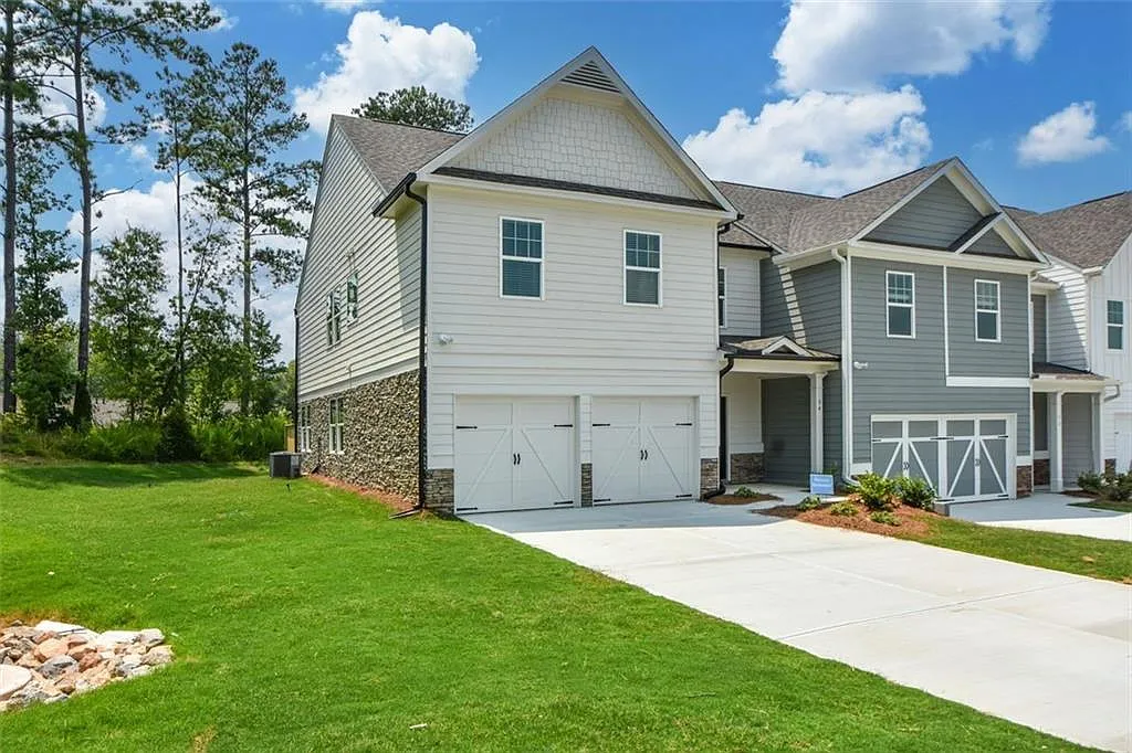 3 bed, 2.5 bath, 2222 sqft, $2,600 — Photo 2