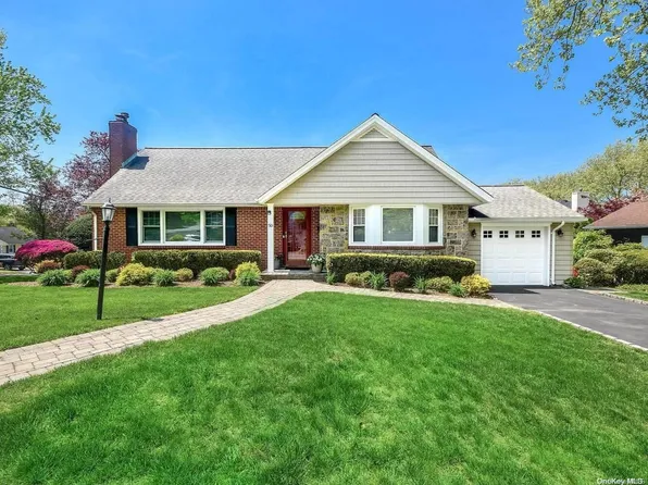 50 Washington Avenue, Glen Head, NY 11545