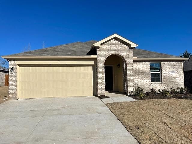 1st image of 3327 Sweetwater Way