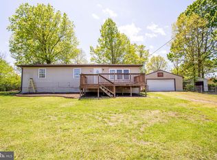 596 Hanshew Ln, Martinsburg, WV 25404
