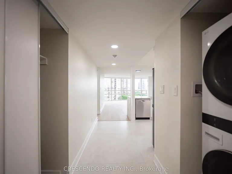 50 Eglinton Ave W #1006 — Photo 19