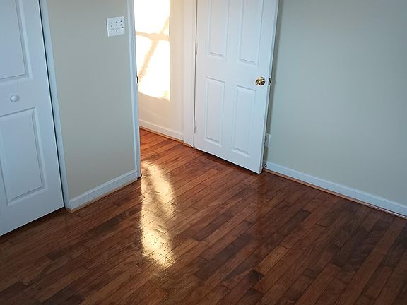 3rd image of 15 Chesapeake Ct