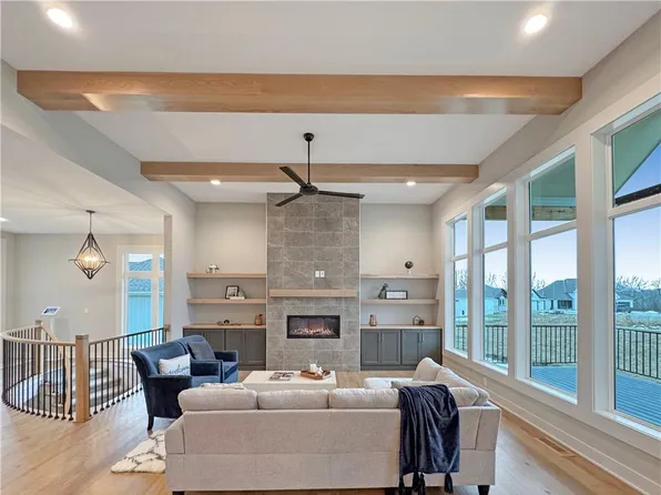 9187 N Chestnut Ave, Kansas City, MO 64156