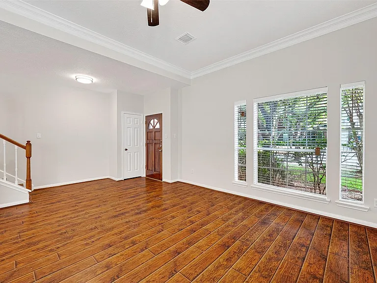 4539 Springfield Lakes St — Photo 3