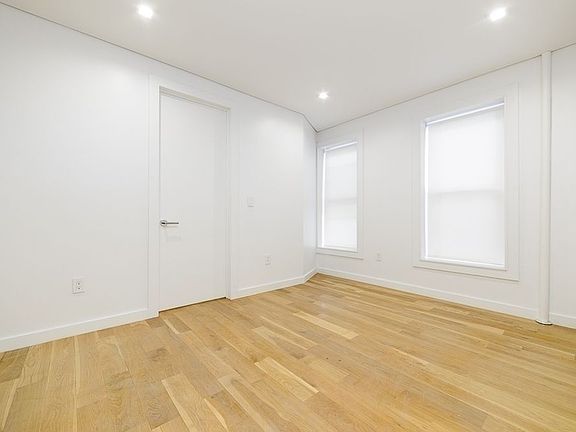 2nd image of 146 Mulberry St APT 4