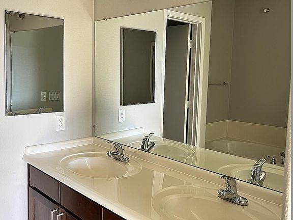 4th image of 6605 93rd Ave Unit 1003