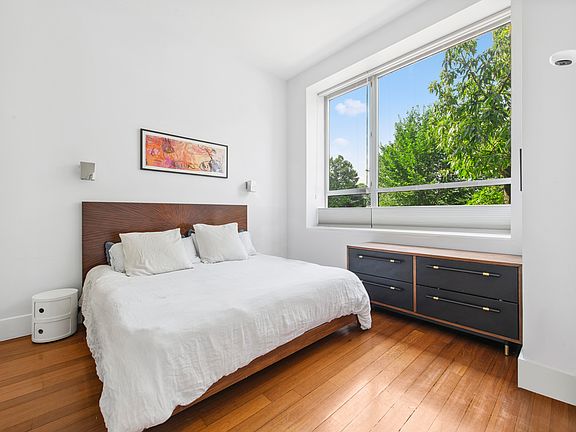 4th image of 50 Bayard St APT 1B