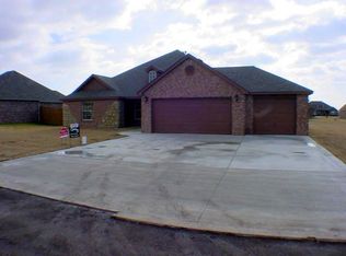 2004 E Graham Ave, Pryor, OK 74361