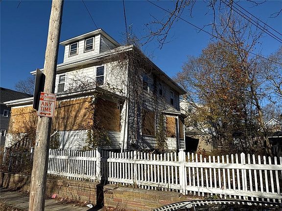 2nd image of 139 Babcock St