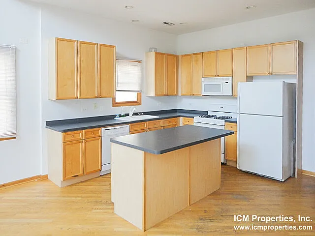 Building Photo - 2723 N Wayne Ave #3N