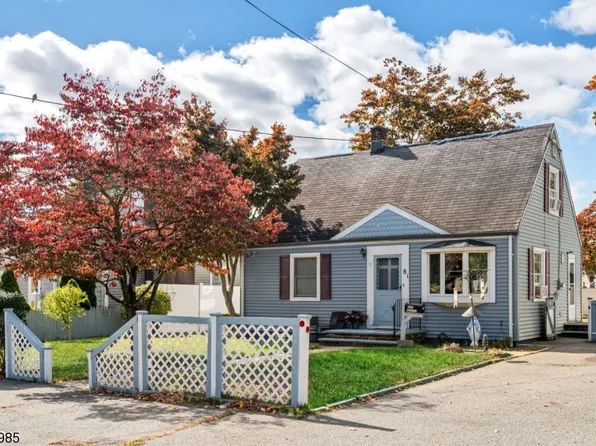 81 Burnside Pl, Wanaque Boro, NJ 07420