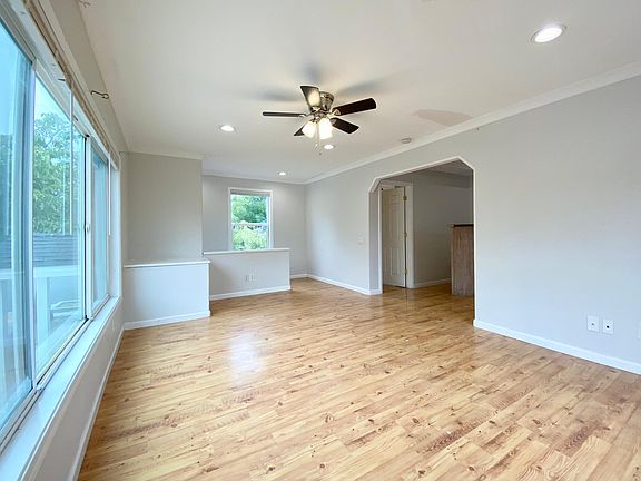 3rd image of 1671 Menlo Ave