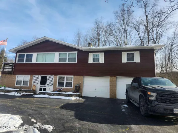 374 Country Rd, Falls, PA 18615