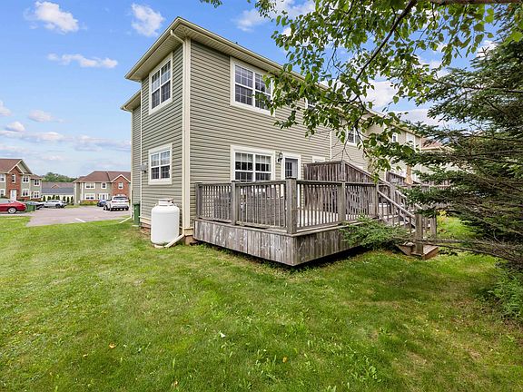 3rd image of 6 Edgeview Ct