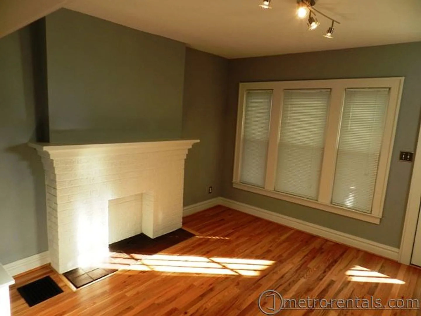 170-172 E Tompkins Street — Photo 3