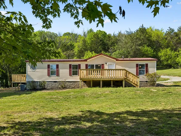 1085 Hawkins Branch Rd, Bethpage, TN 37022