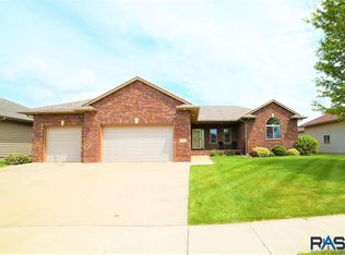 820 Fox Ct, Tea, SD 57064