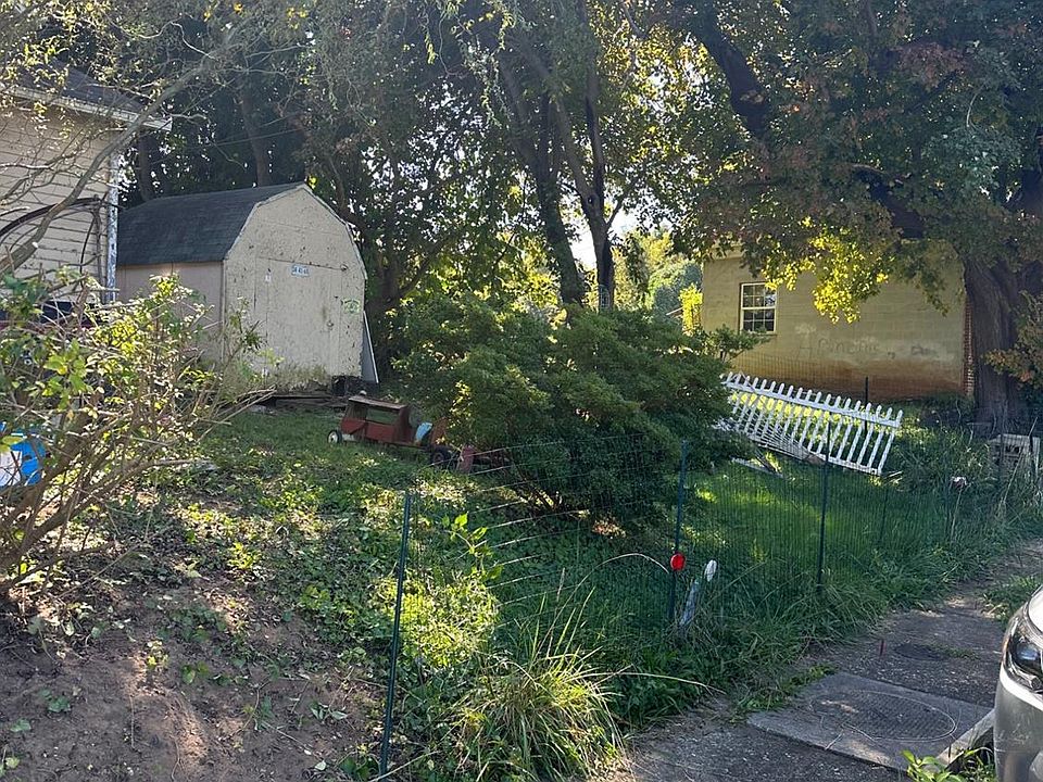 2nd image of 130 Buena Vista St