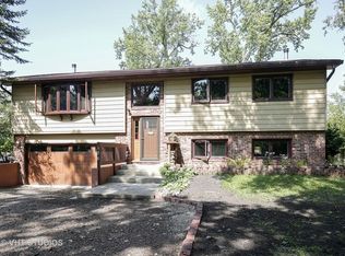 126 Channel Dr, Barrington, IL 60010