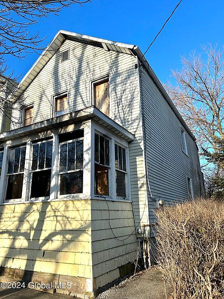 3rd image of 621 2nd Street