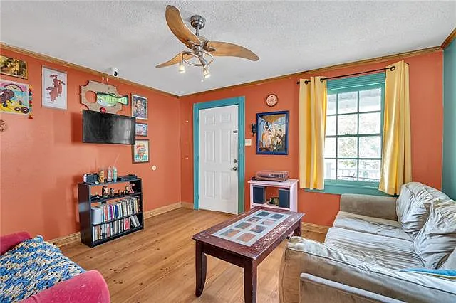 2 bed, 1.0 bath, 845 sqft, $1,600 — Photo 3