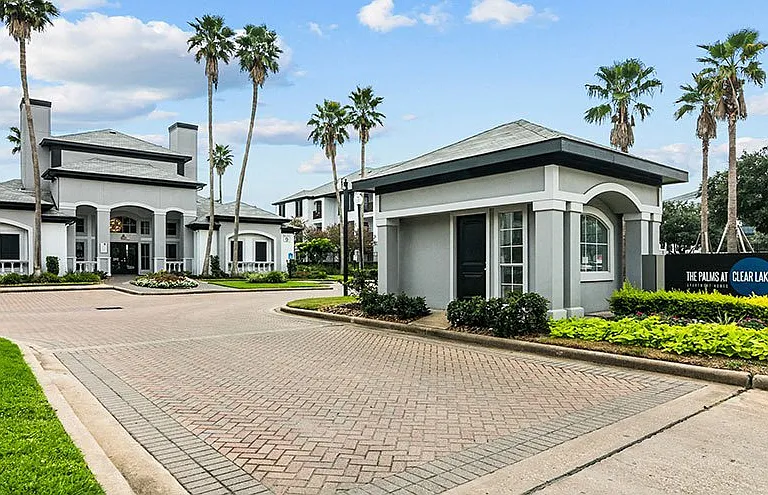 The Palms at Clear Lake Apartments — Photo 40
