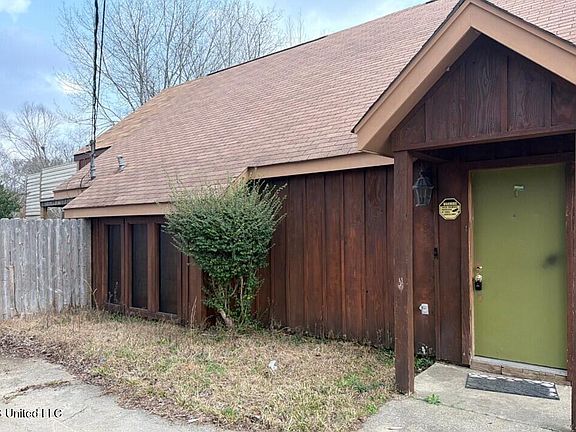 3rd image of 27 Clairmont Cir