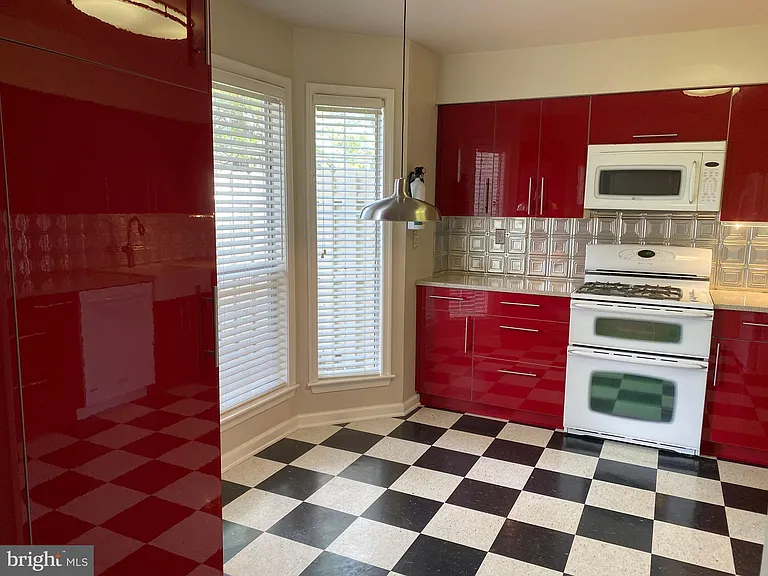 4 Kensington Ct — Photo 6