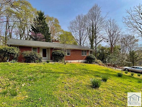 3rd image of 713 Susan Ln