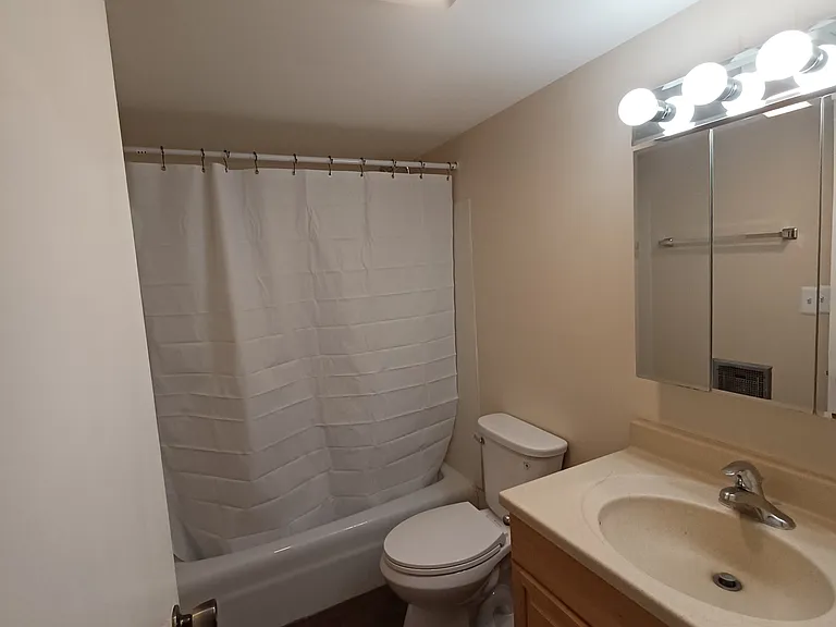 3703 James St #3D — Photo 8