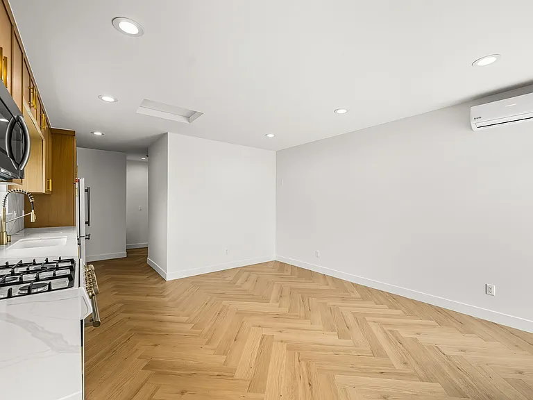 6327 Babcock — Photo 6