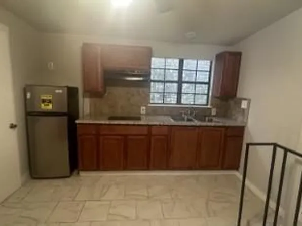 425 Hawthorne St #12, Houston, TX 77006