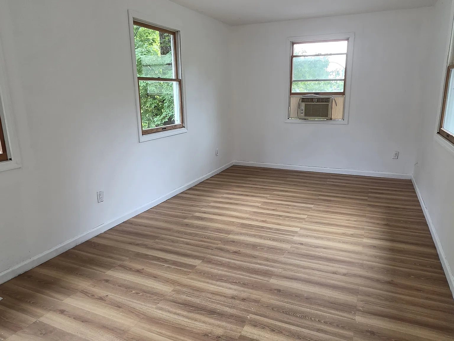 2 bed, 1300 sqft, $2,100 — Photo 3