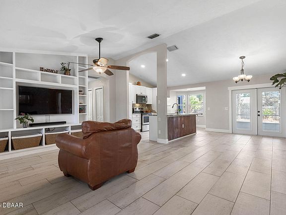 4th image of 28 Pepper Ln