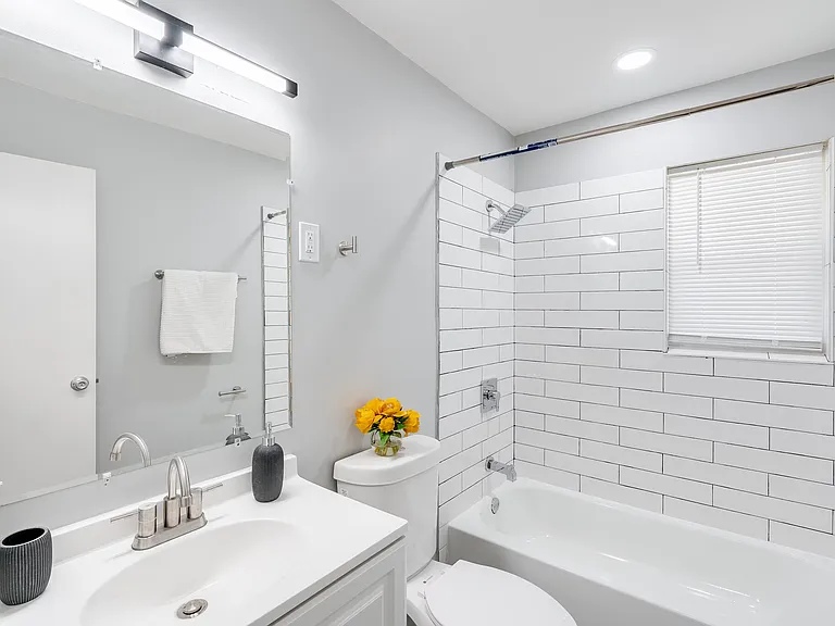 92 Oak St #C16 — Photo 11