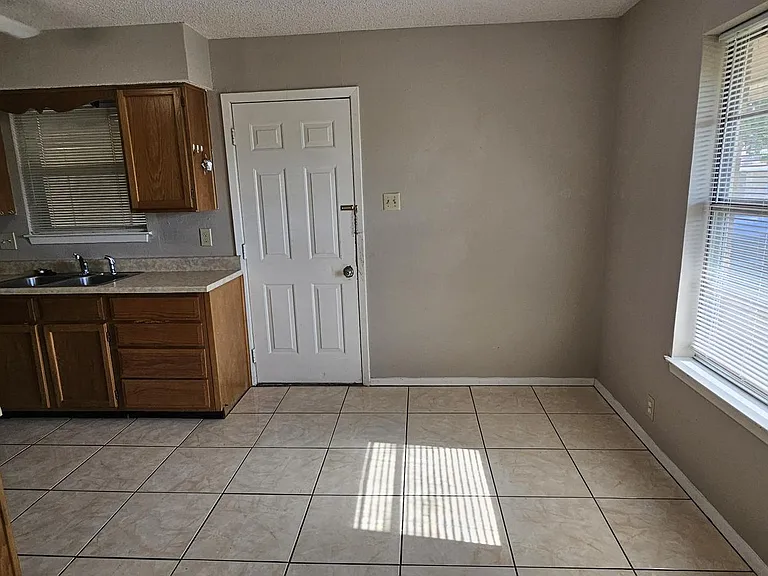 215 Fireside Village Dr — Photo 7