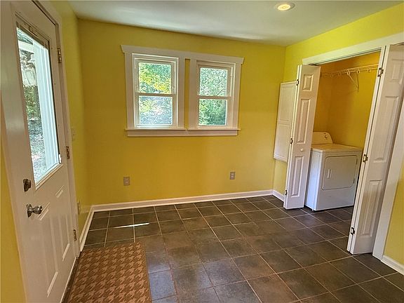5th image of 106 Evans Pl