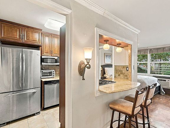 5th image of 310 E 70th St APT 1K