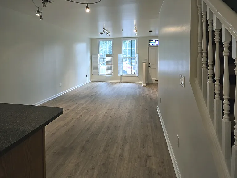 514 Saint Mary St — Photo 2