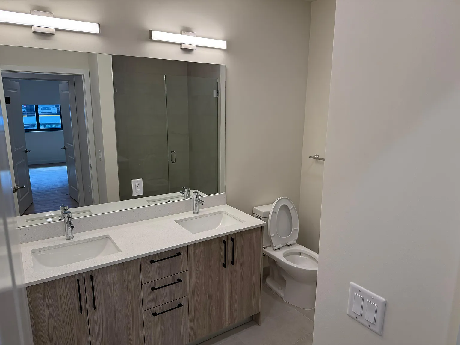 1 bed, 737 sqft, $2,339 — Photo 4