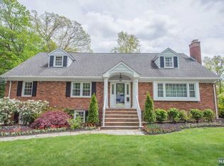 552 Fairmont Rd, Wyckoff, NJ 07481