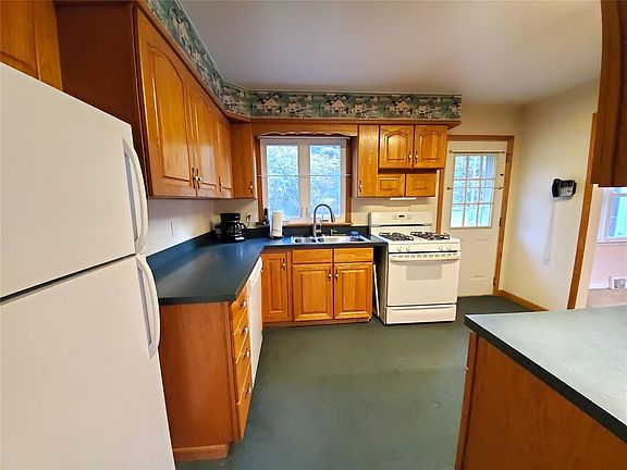 4th image of 130 Wisconsin Dr
