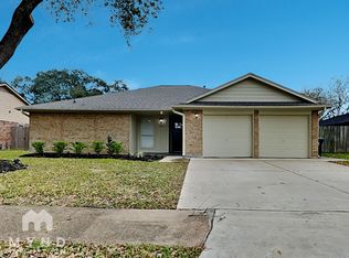 1914 Meadow Creek Dr, Pearland, TX 77581