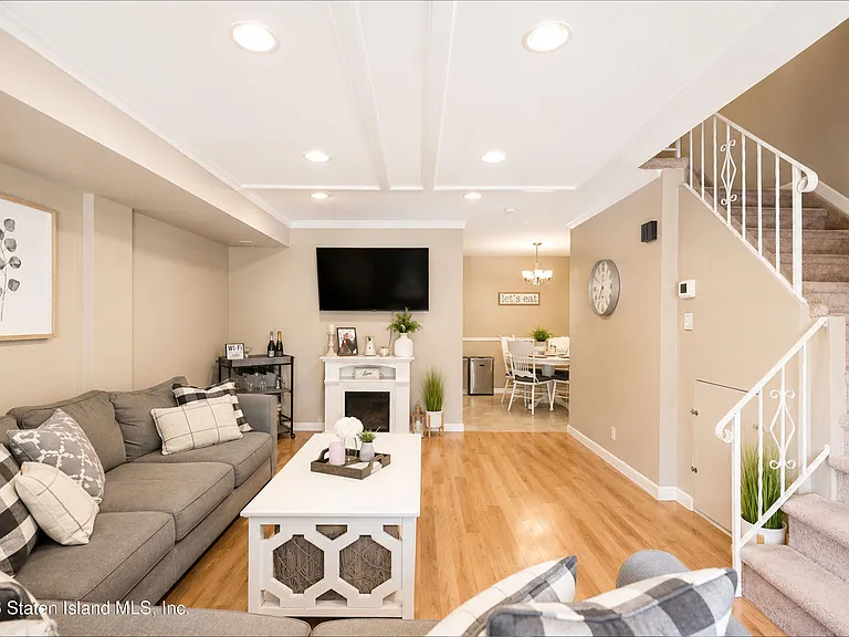 10 Pratt Ct — Photo 23