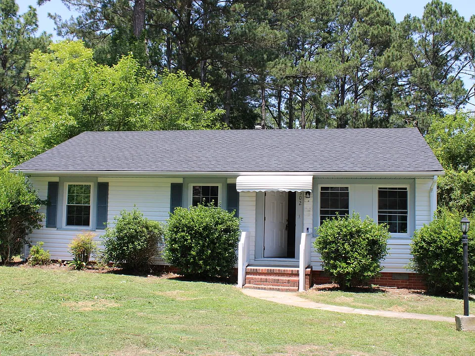 502 Macon St S