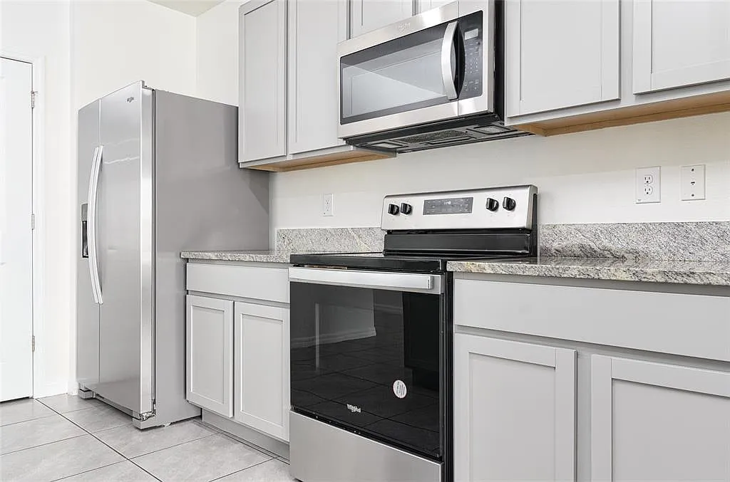 3 bed, 2.0 bath, 1690 sqft, $2,200 — Photo 4