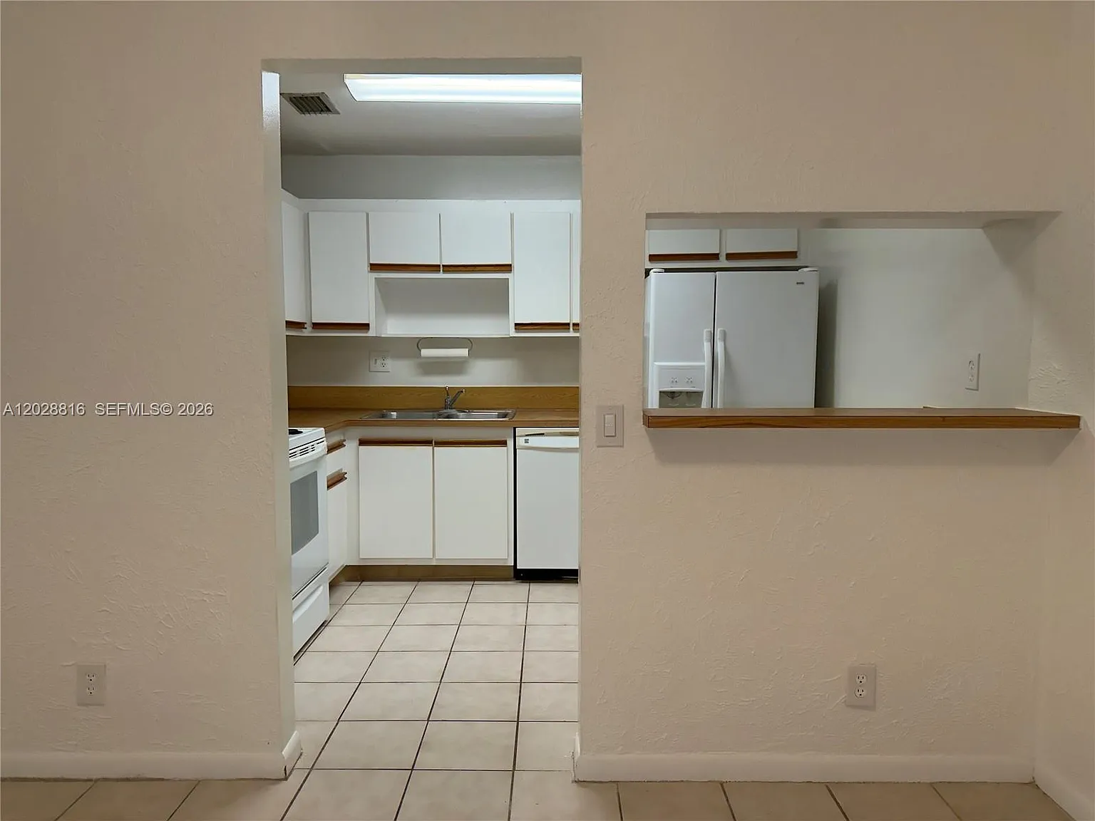 2 bed, 1003 sqft, $2,100 — Photo 3