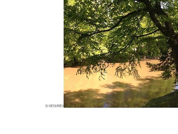 3rd image of 3657 Woodside Dr